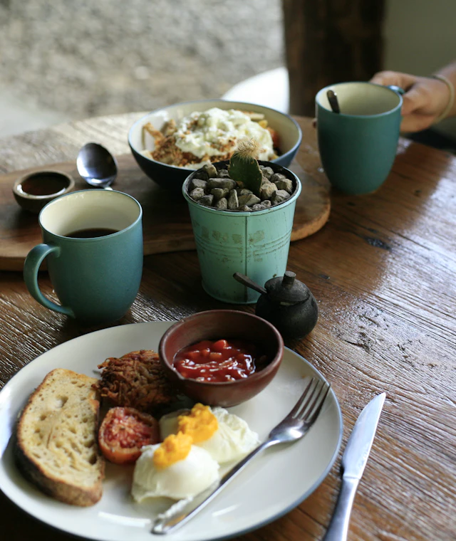 Beispielbild: Frühstück mit Ei und Brot