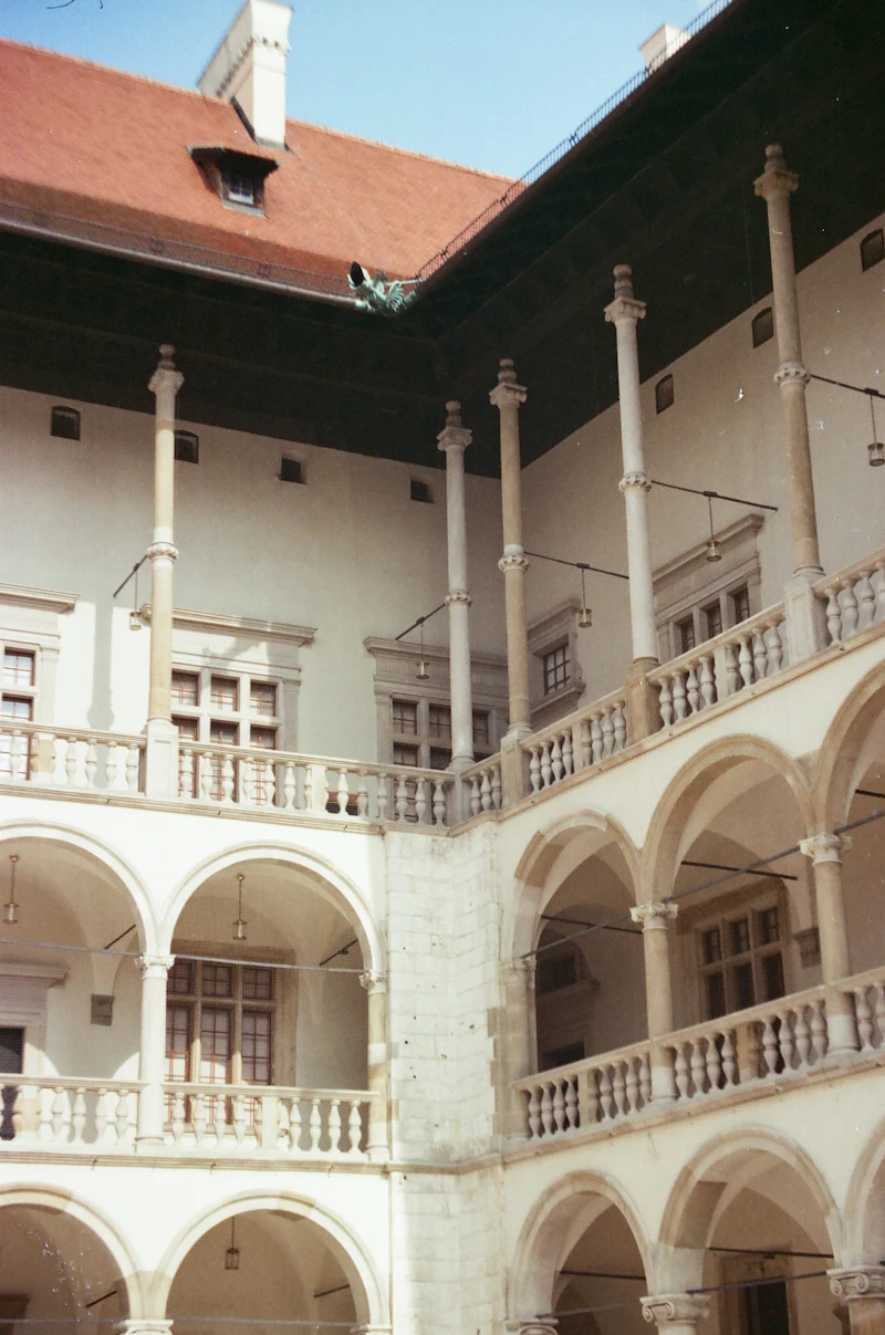 Beispielbild: Renaissance-Innenhof mit Arkaden